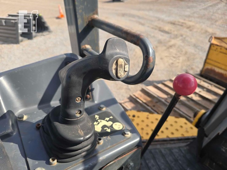 2016-deere-700k-lgp-image-16