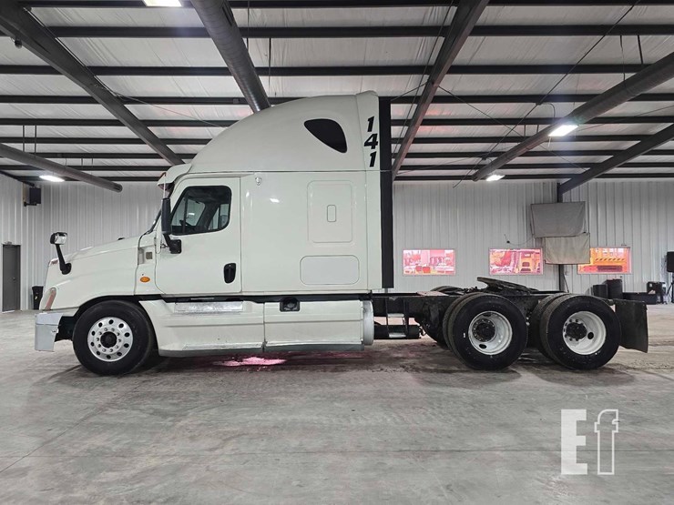 2013-freightliner-cascadia-125-image-5