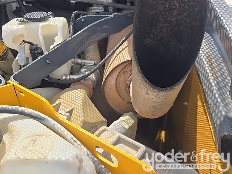 2011-deere-328d-image-30