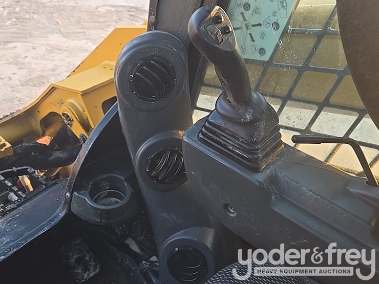 2022-caterpillar-289d3-image-95