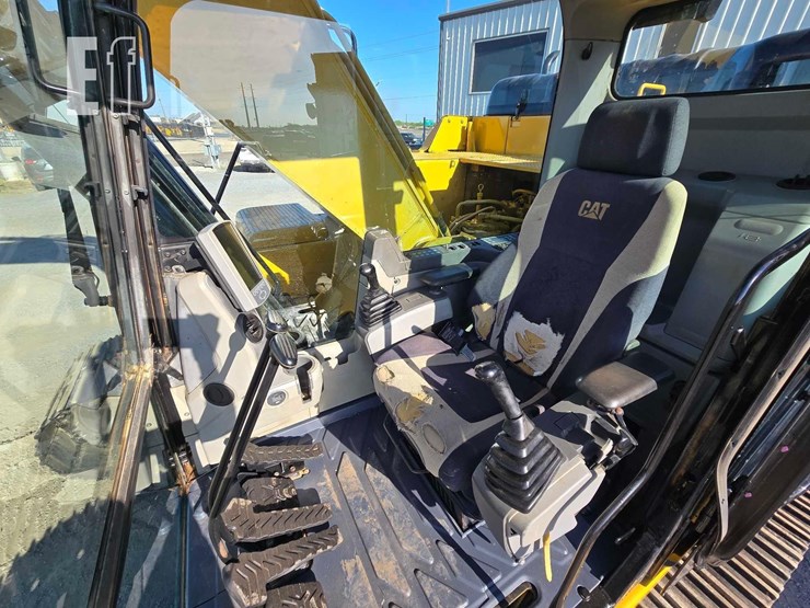 2017-caterpillar-326fl-image-13