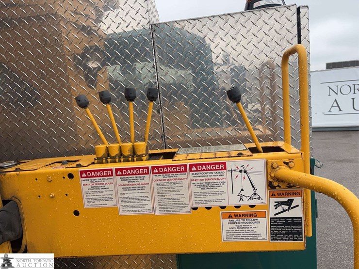 2012-freightliner-m2-106-image-54