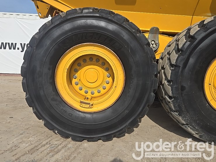 2022-deere-260e-image-21