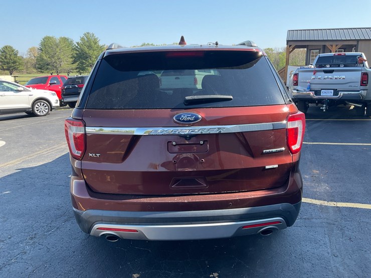 2016-ford-explorer-image-9