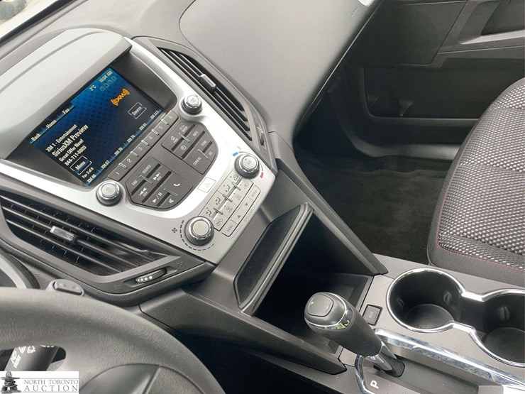 2017-chevrolet-equinox-image-16