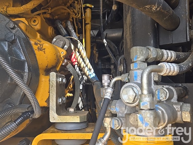 2017-deere-210g-lc-image-72