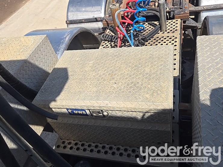 2014-kenworth-t880-image-44