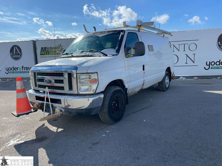 2011-ford-cargo-image-1