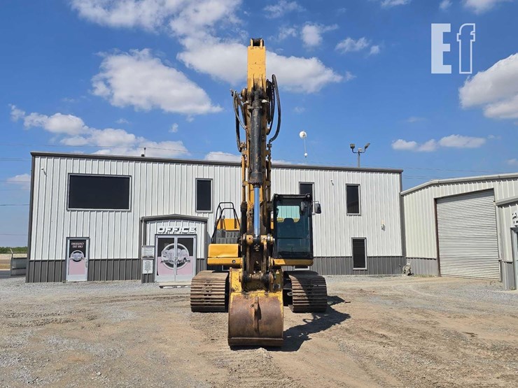 2020-caterpillar-323-image-7