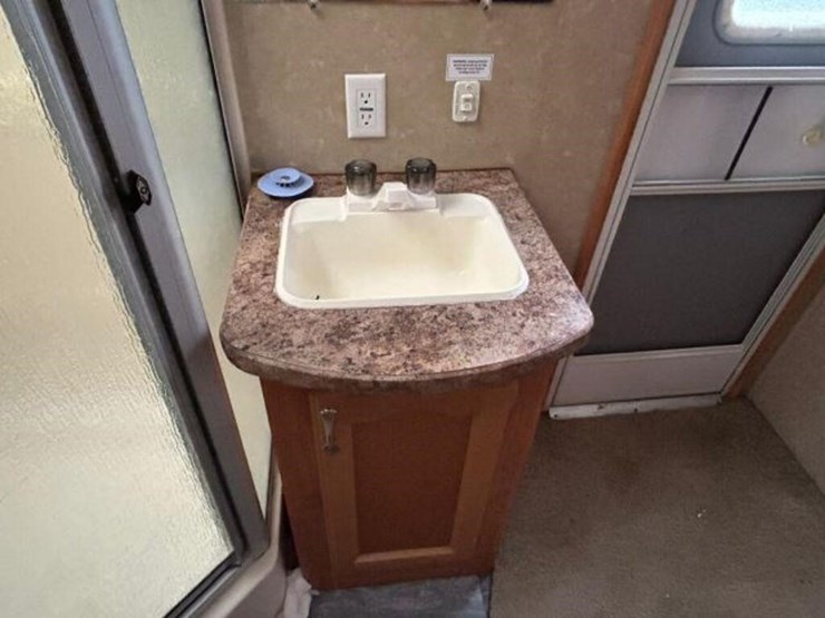 2010-gulf-stream-innsbruck-supreme-lodge-40tbs-t/a-image-79