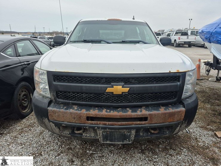2013-chevrolet-silverado-1500-image-2