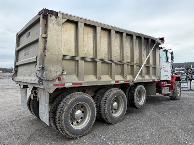 #31720-•-1999-volvo-tri-axle-dump-truck-image-3