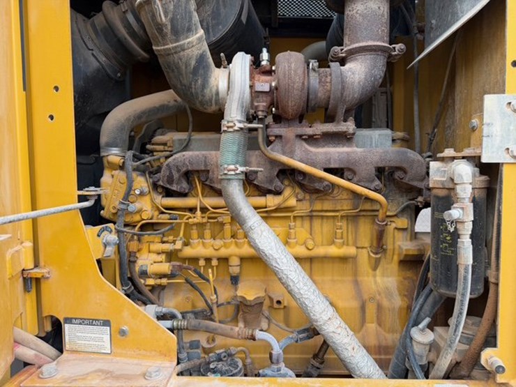 2005-deere-672d-image-12