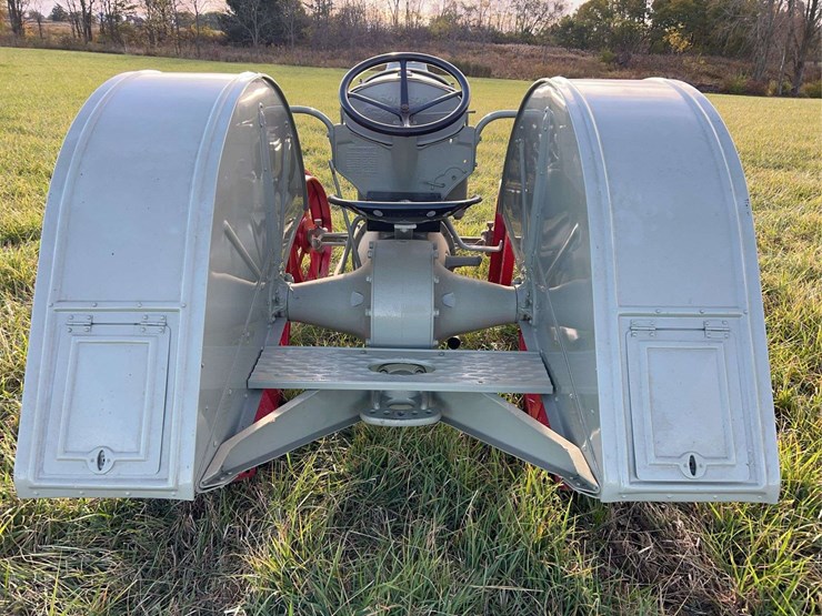 1923-fordson-tractor-image-4