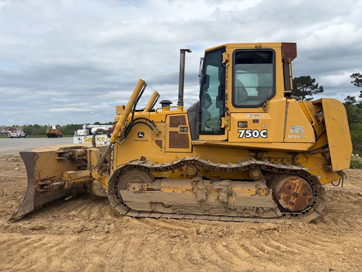 deere-750c-lt-image-11