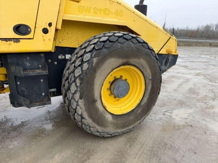 2011-bomag-bw211d-40-image-33