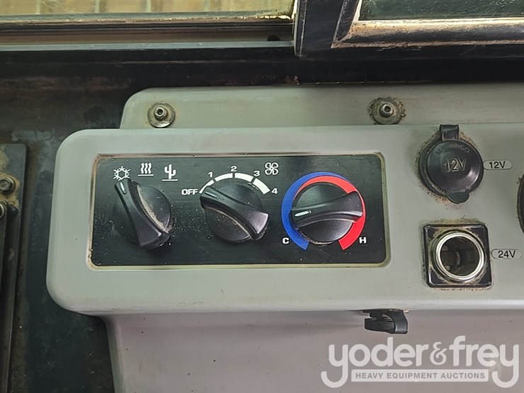 2014-komatsu-d61px-23-image-96