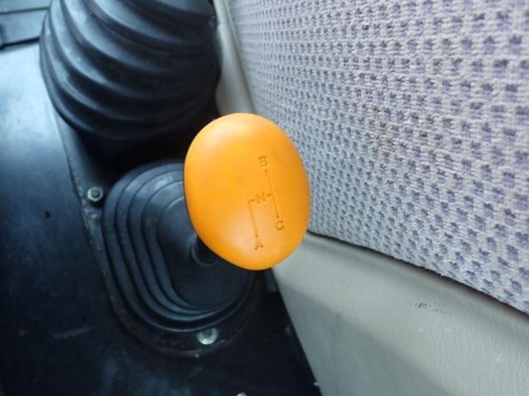 2016-john-deere-5085e-image-21