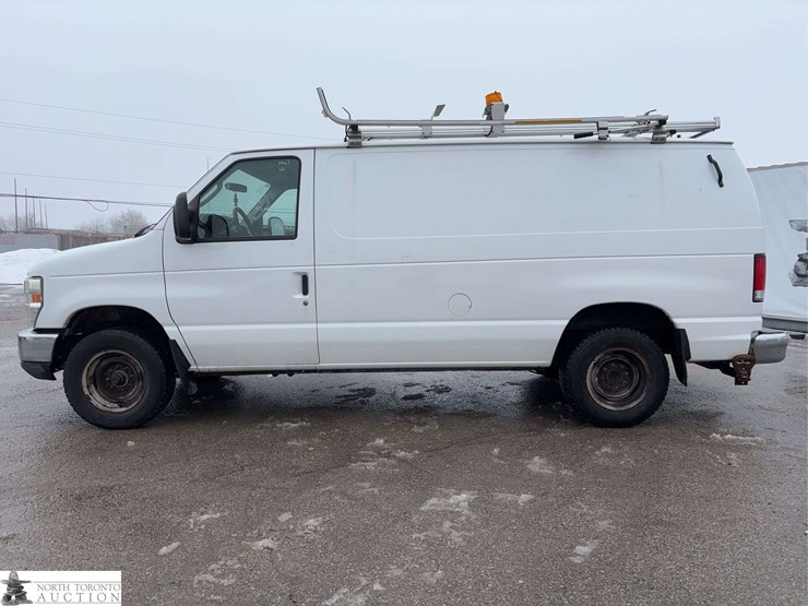 2011-ford-cargo-image-8