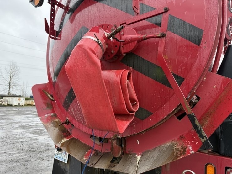 2011-freightliner-vac-con-t/a-vacuum-truck-image-23