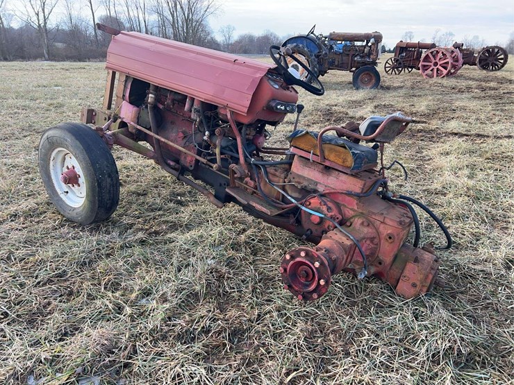 international-parts-tractor-image-3