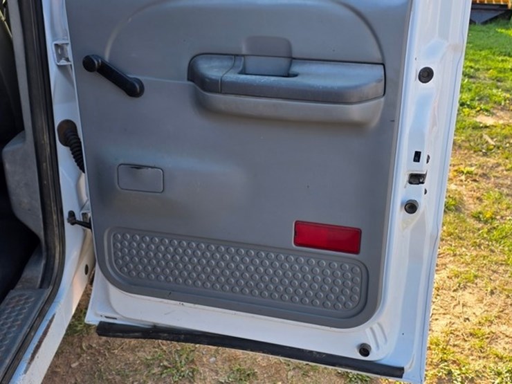 2004-ford-f350-image-34