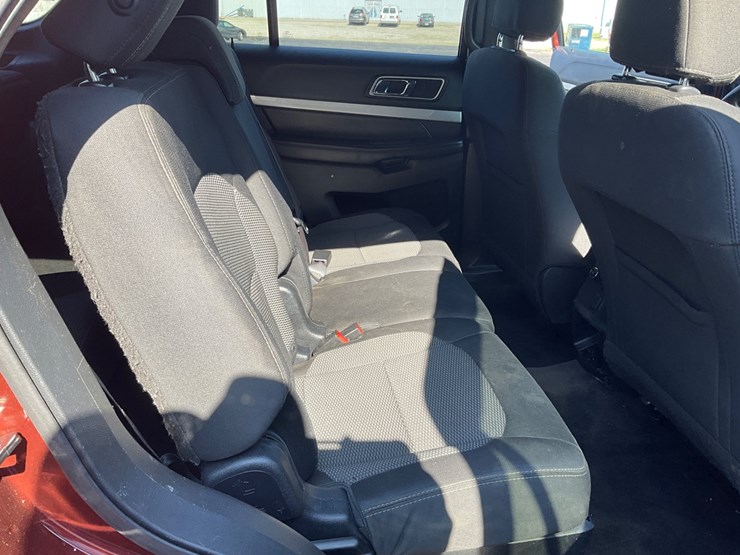 2016-ford-explorer-image-10