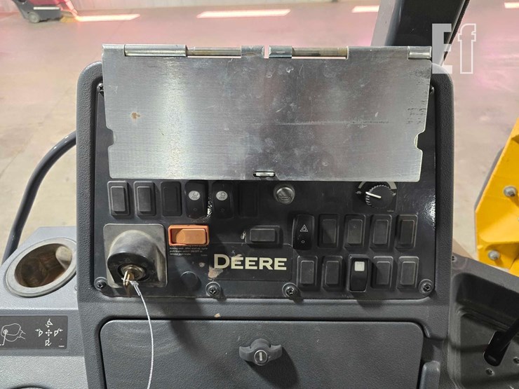 2023-deere-310-g-tier-image-21