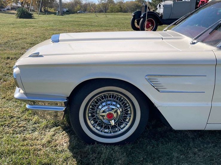 1965-ford-thunderbird-image-17