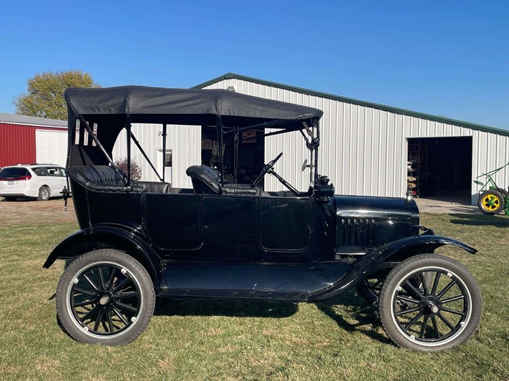 1917-model-t-touring-image-2