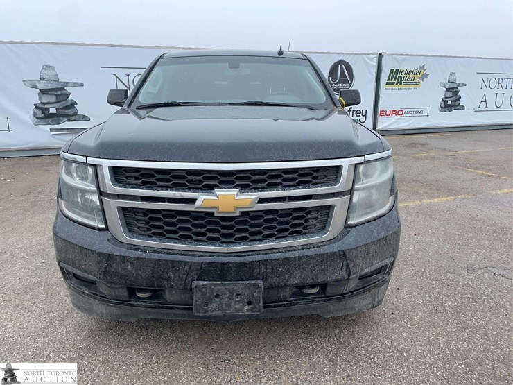 2018-chevrolet-suburban-image-2