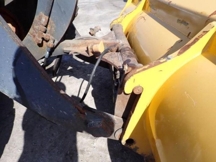 2011-deere-304j-image-31