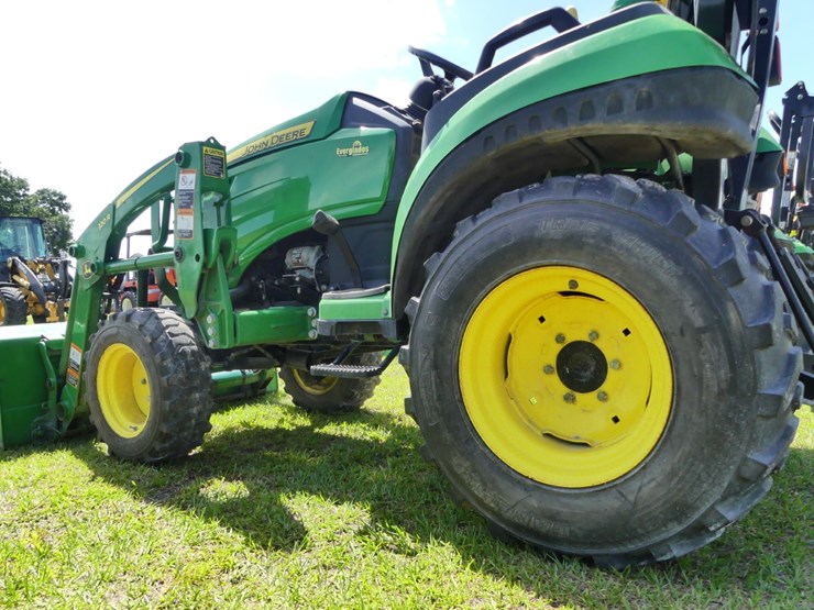 2025-john-deere-2025r-image-7