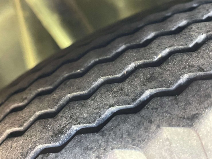 1948-ford-super-deluxe-convertible-image-23