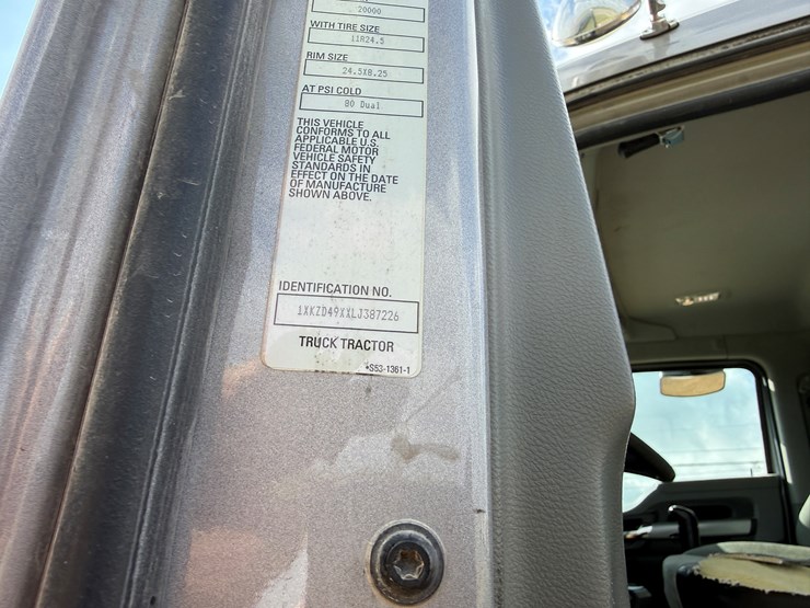 2020-kenworth-t880-image-23