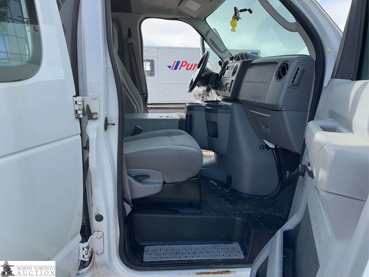 2011-ford-cargo-image-20