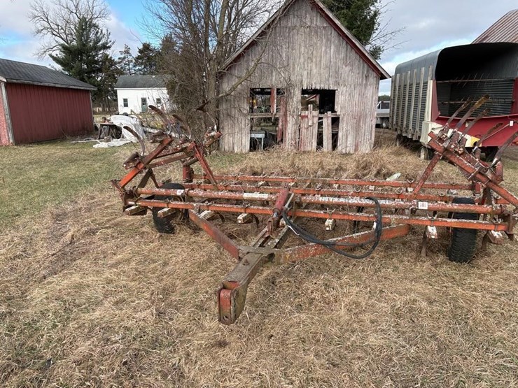 international-19'-field-cultivator-image-1
