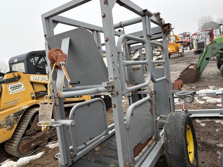 zimmerman-portable-cattle-head-lock-image-4