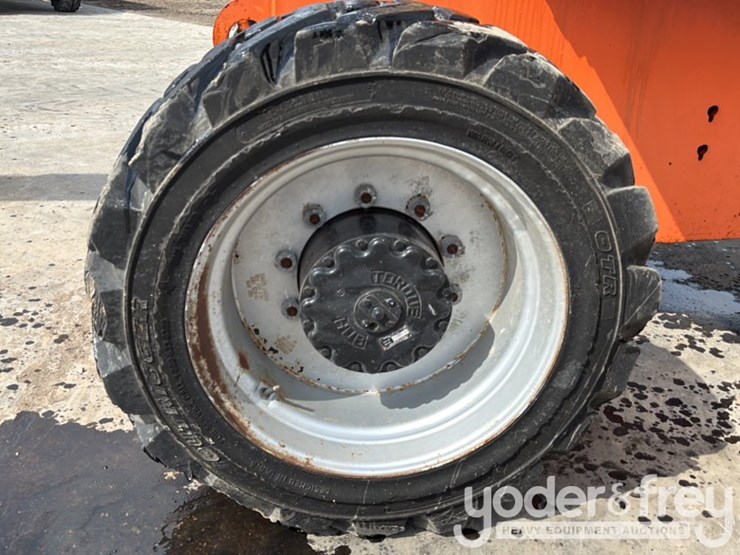 2014-jlg-800aj-image-9