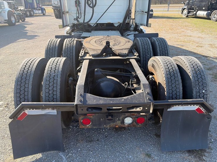 #31954-•-2012-volvo-tandem-axle-truck-tractor-image-8