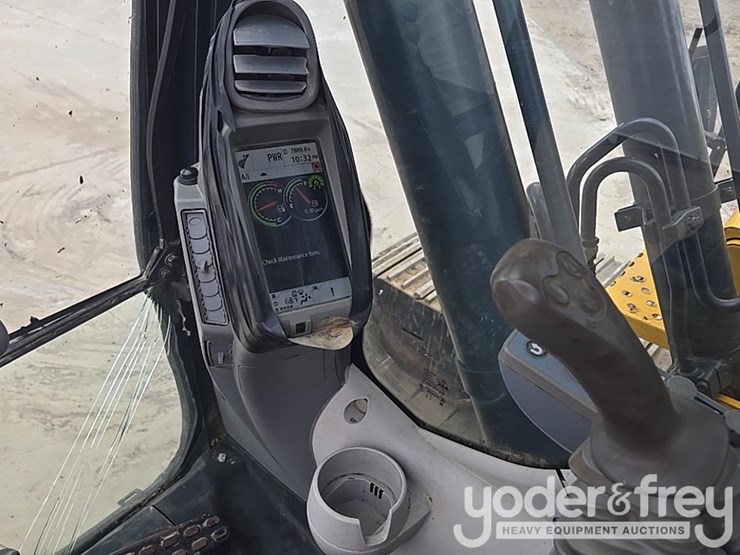 2017-deere-210g-lc-image-129