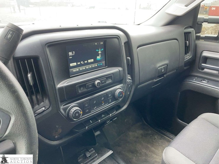 2016-chevrolet-silverado-2500hd-image-13