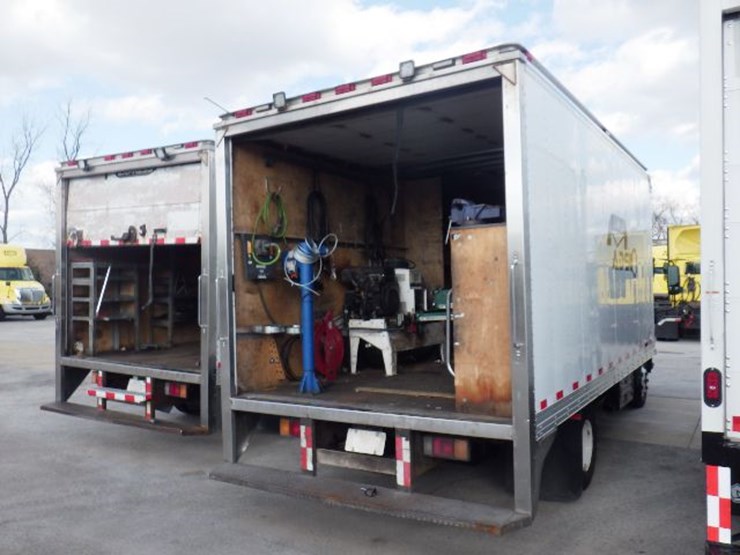 2016-isuzu-npr-hd-image-6