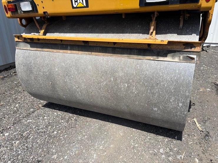 2018-caterpillar-cb13-image-10