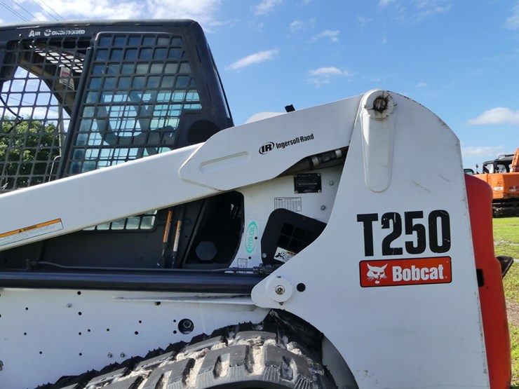 2008-bobcat-t250-image-7