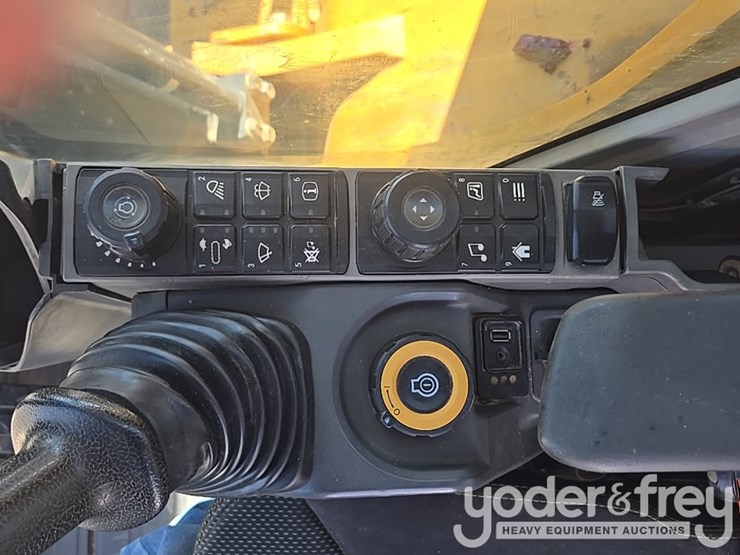 2019-caterpillar-336-image-96