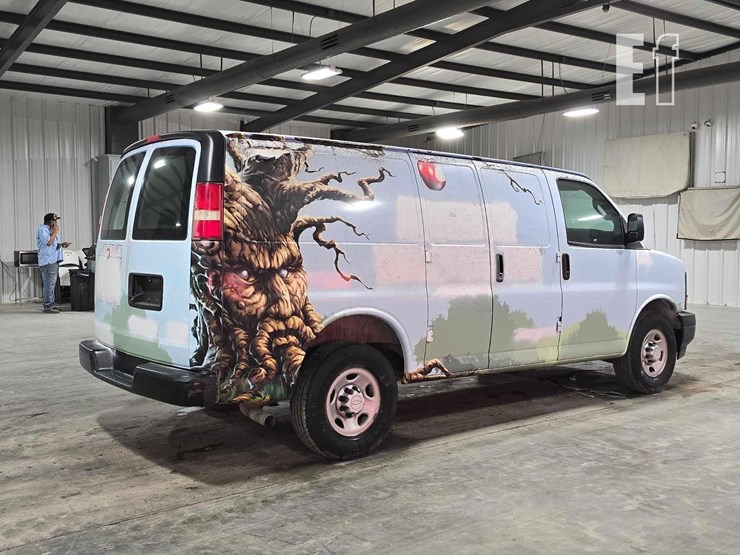 2017-chevrolet-express-2500-image-3