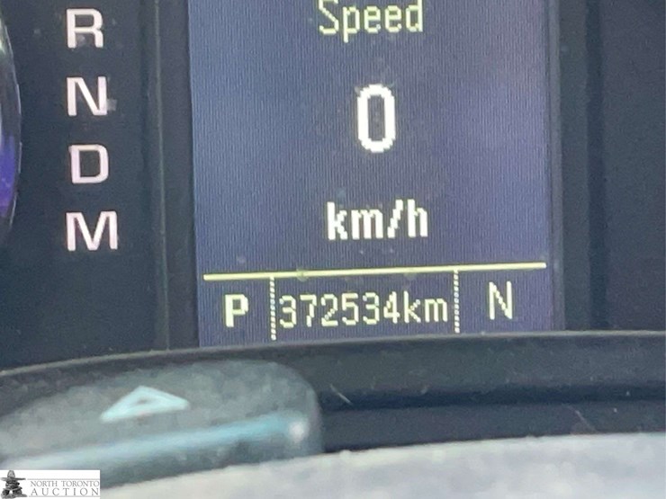 2015-chevrolet-tahoe-image-17