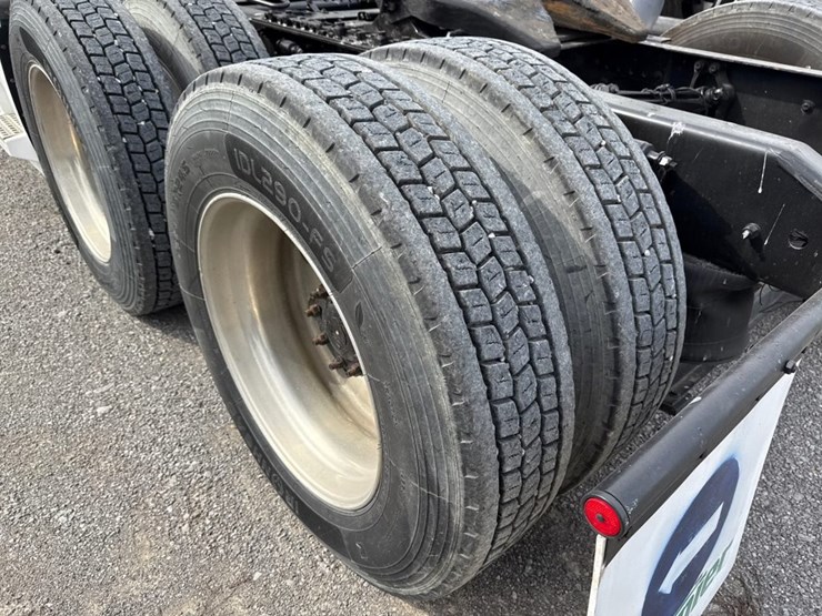 #31956-•-2012-volvo-vnl-tandem-axle-truck-tractor-image-32