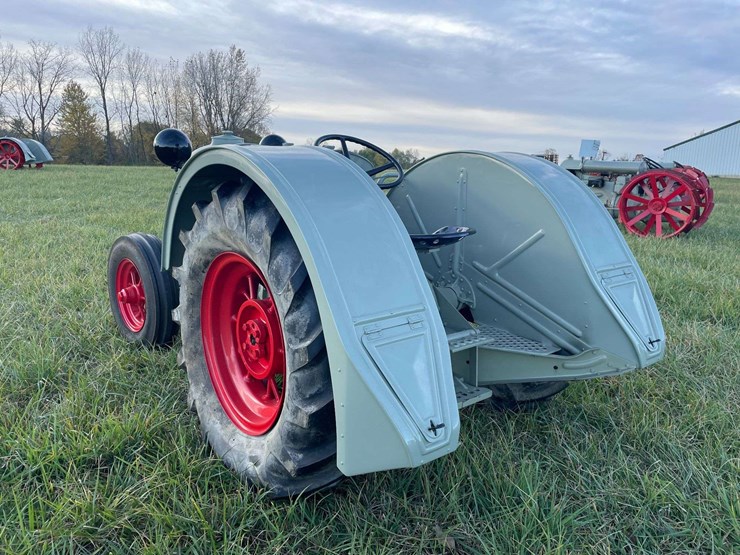 1929-fordson-tractor-image-3